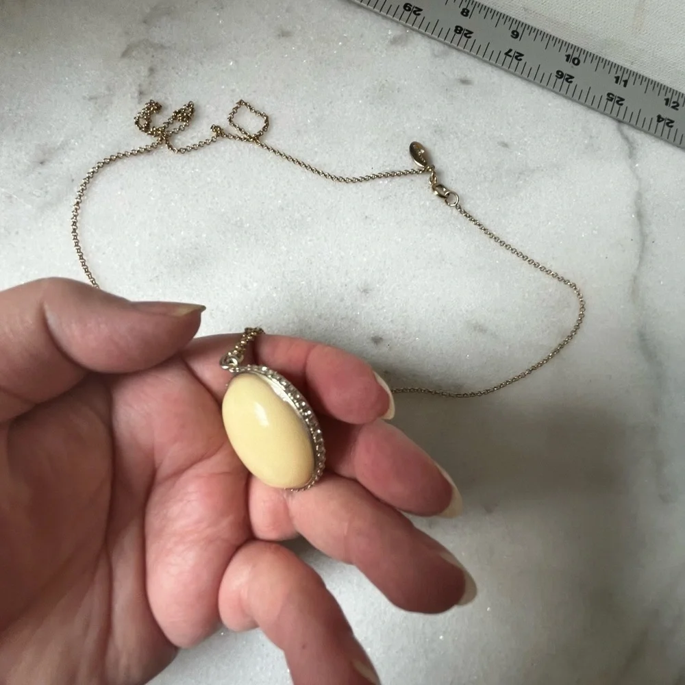 Elegant Cream Pendant Necklace